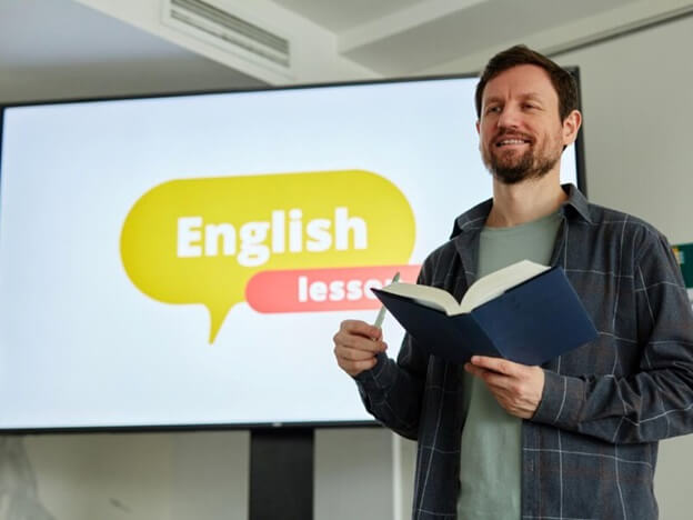 نقش بهترین استاد مکالمه زبان انگلیسی در یادگیری مهم است.