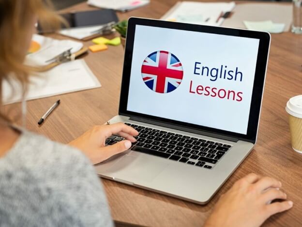 نقش دوره‌های آنلاین برای بهبود زبان انگلیسی بسیار اهمیت دارد.