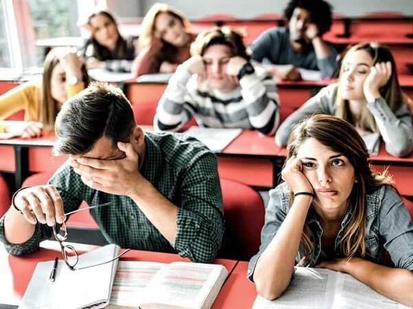 دانش‌آموزانی که در کلاس احساس خستگی و عدم تمرکز دارند